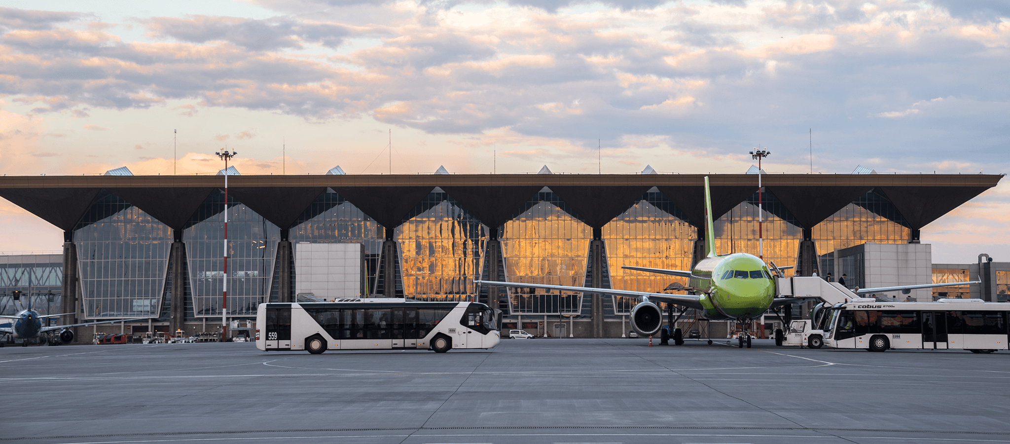 Led airport. Airport Pulkovo St Petersburg. Новый аэропорт. Транспорт проект Пулково. Аэродром Пулково зона аэродрома Старая.